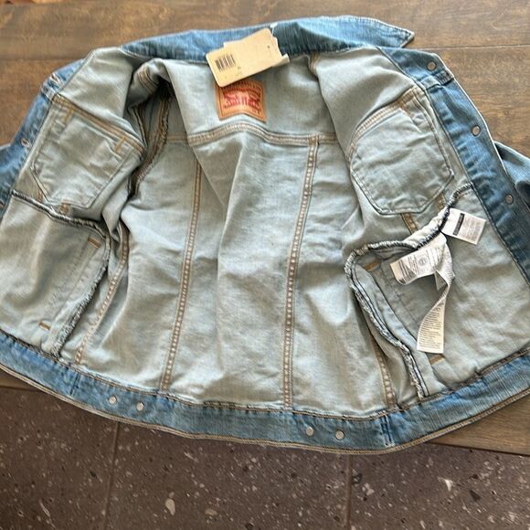 NWT Levi's 299450012 Womens Original Trucker
Denim Jacket - Picture 7 of 14